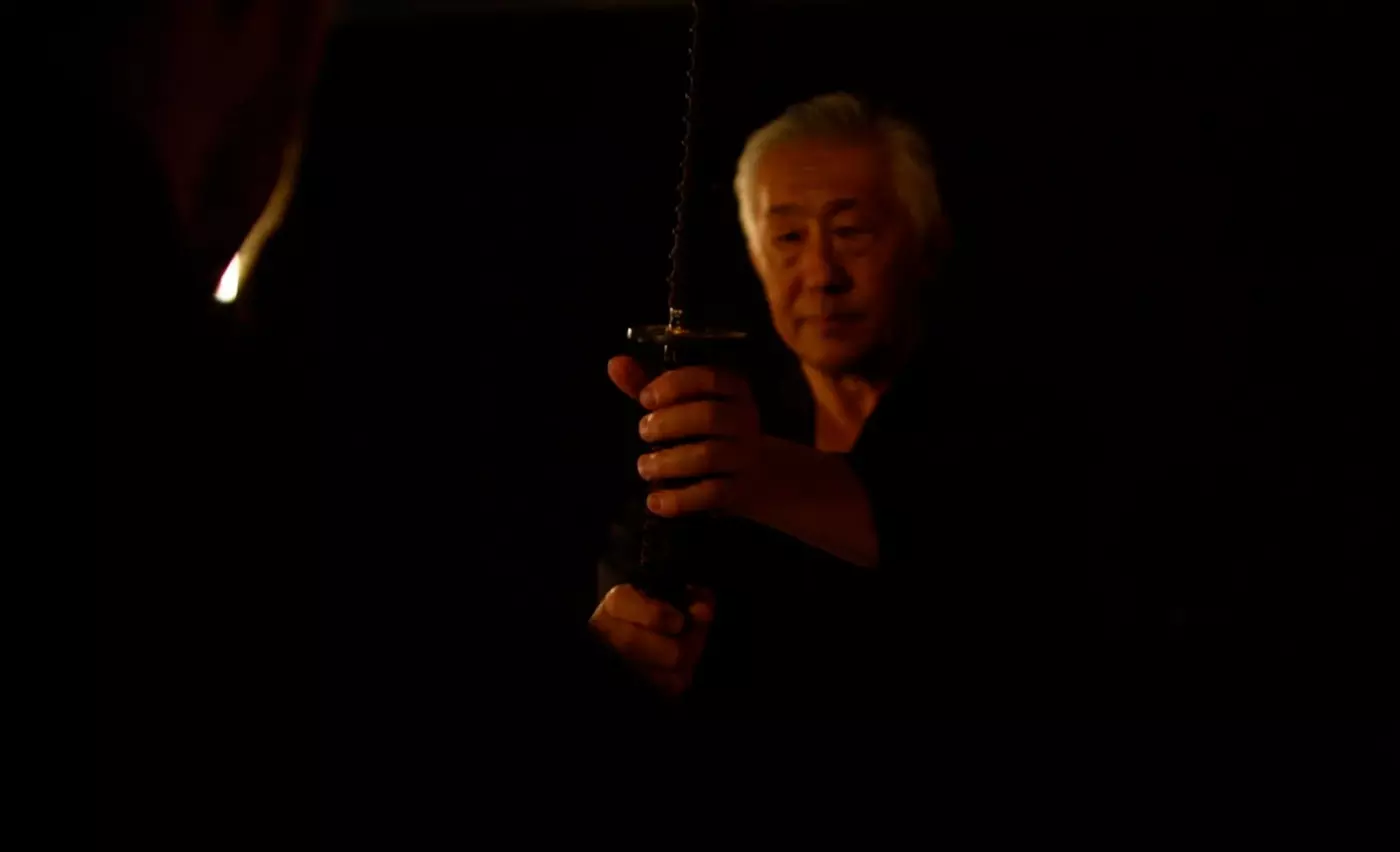 Paisagem de montanhas japonesas com névoa